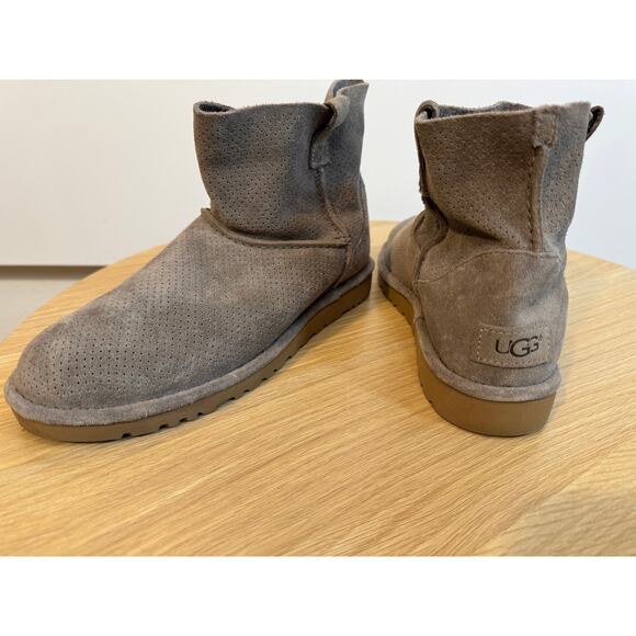 UGG Unlined Textured Gray Taupe Boots Classic Short Suede Leather Boot Size 10 - Picture 10 of 10